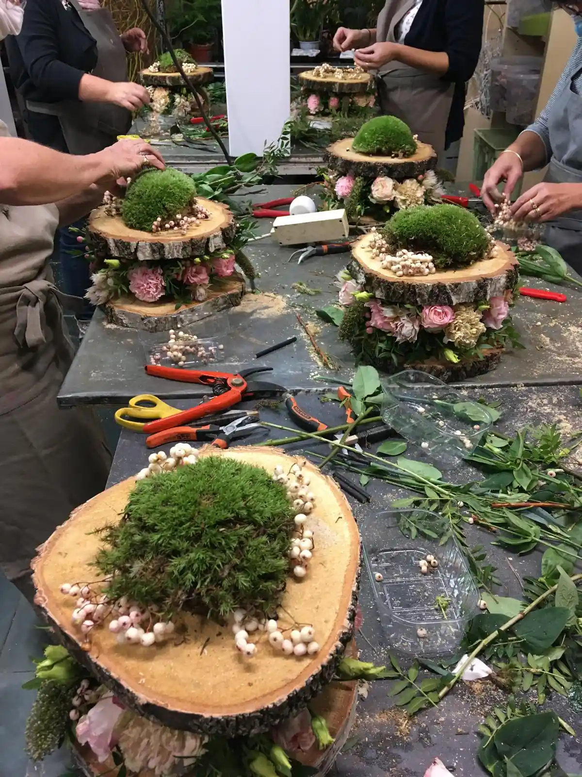 Atelier floral — rondelles de bois et mousse (2)