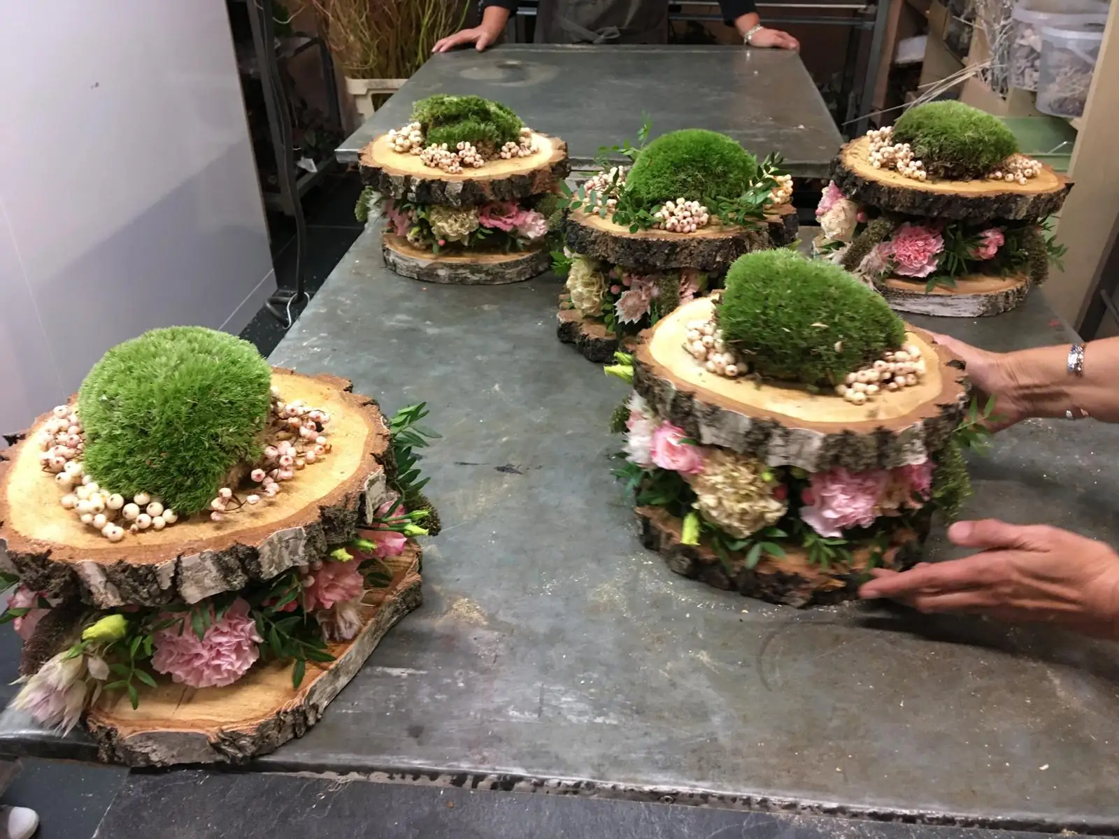 Atelier floral — rondelles de bois et mousse (3)
