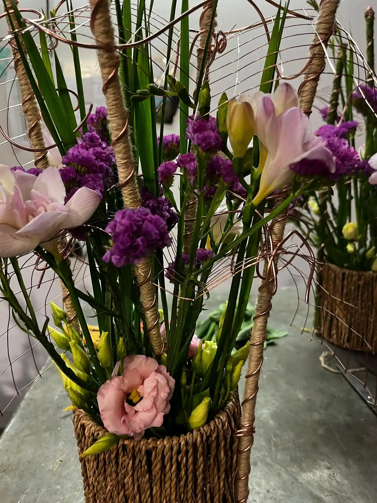 Atelier floral — vases tressés de printemps (3)