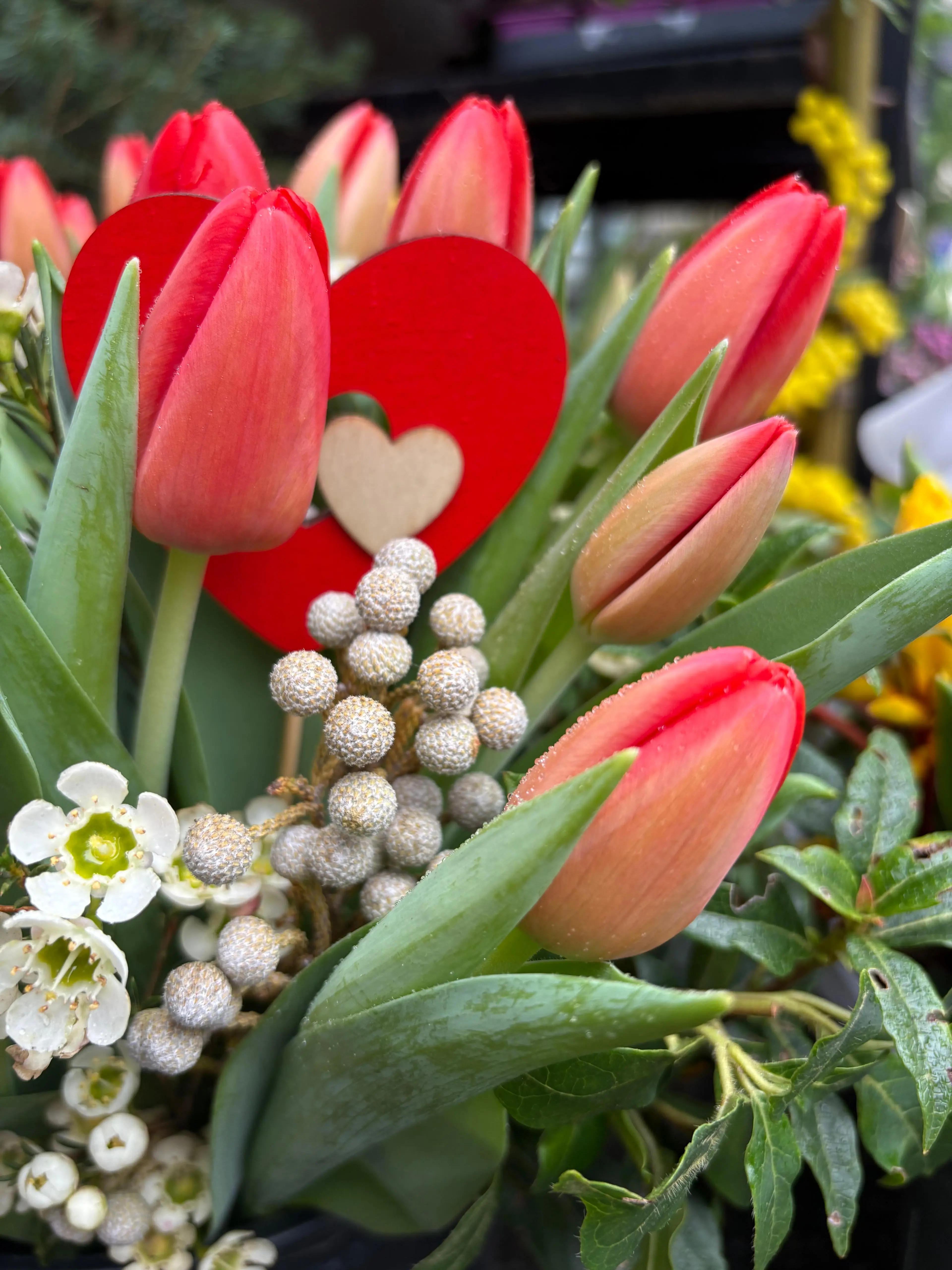Bouquet Saint-Valentin tulipes orange et cœur