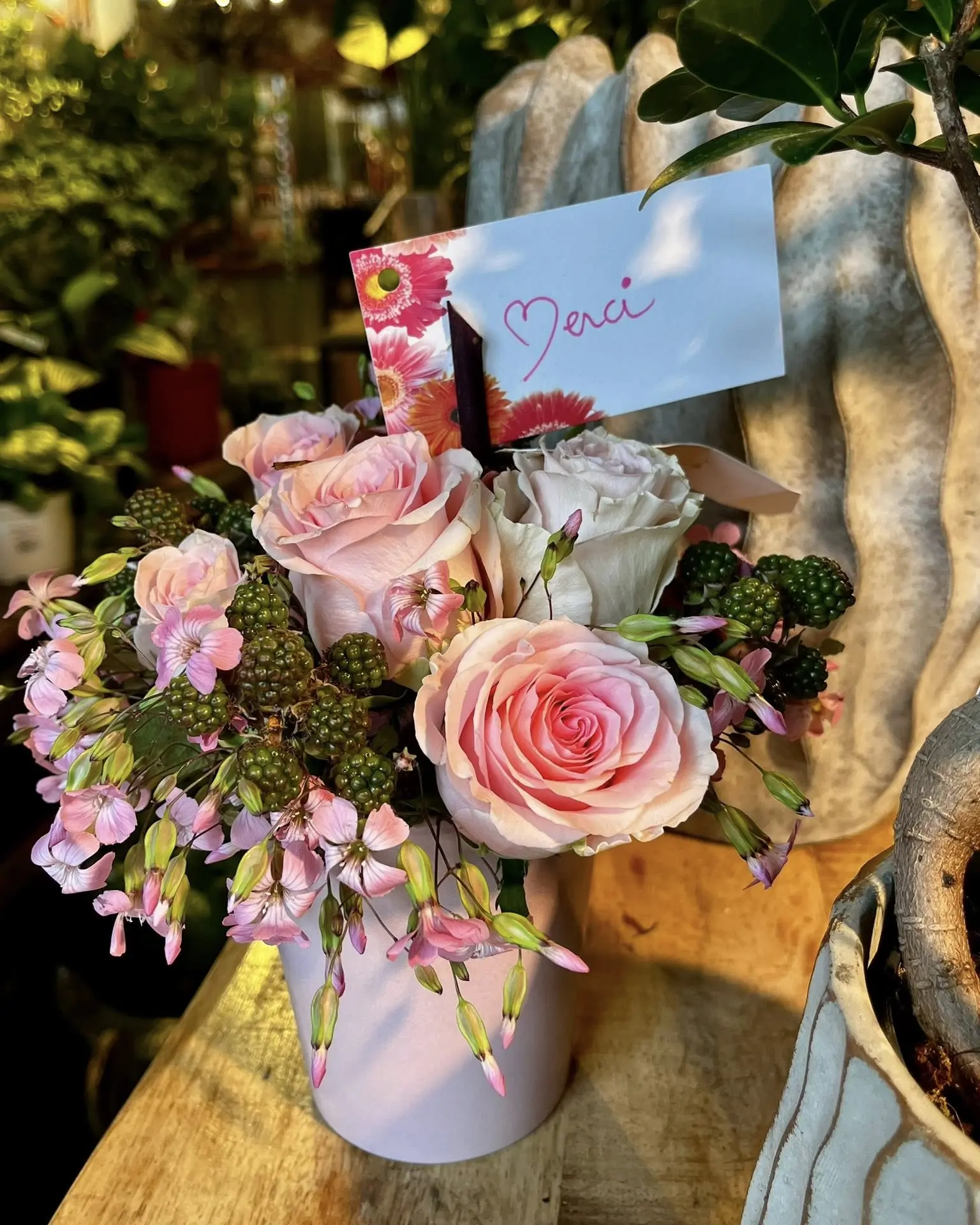 Composition roses roses avec carte merci