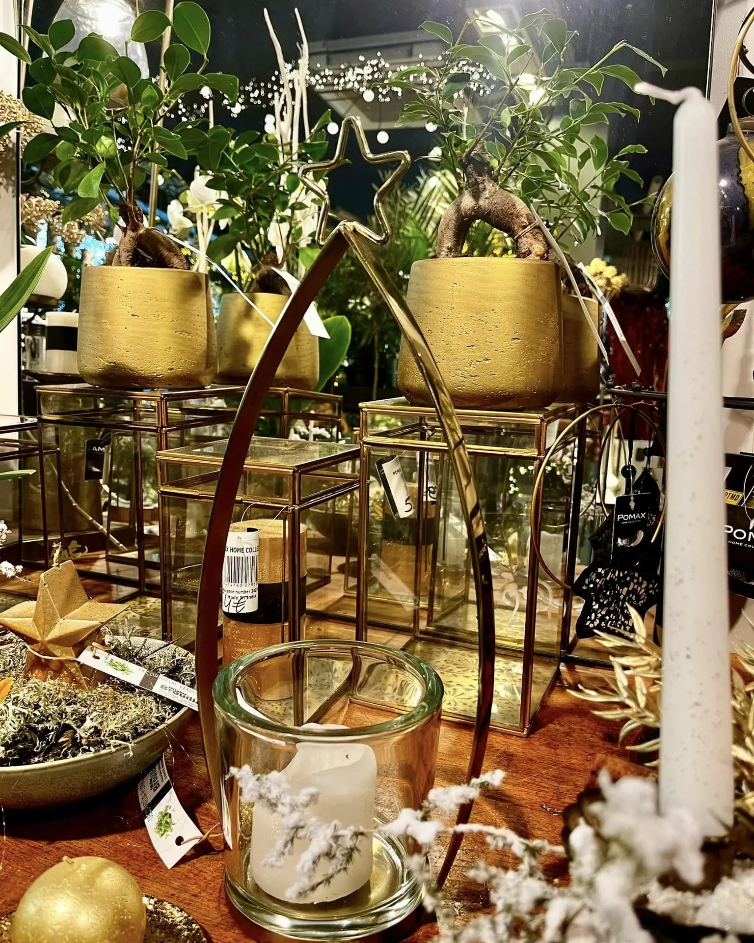 Décoration Noël lanternes dorées et bougies